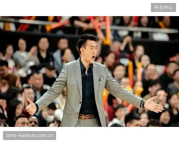 球队阵容兼具经验与活力,中生代球员将承担起核心攻防重任。 球队阵容兼具经验与活力,中生代球员将承担起核心攻防重任。